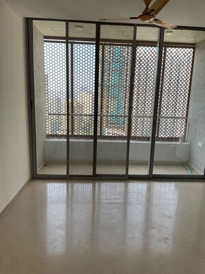 Room in 3 BHK Apartment at Piramal Vaikunth, Balkum Pada – for Rent