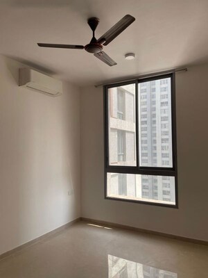 Room in 3 BHK Apartment at Piramal Vaikunth, Balkum Pada – for Rent