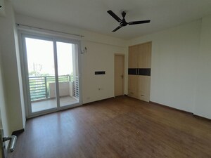 Room in 3 BHK Apartment at Tulip Violet, Sector 69 – for Rent