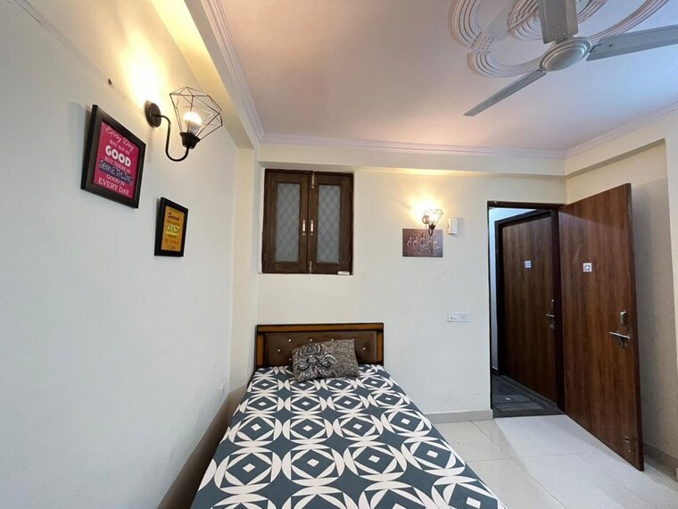 Bedroom, tughlakabad 1 RK 300 Sq.Ft. Apartment In Tughlakabad Delhi 10738335
