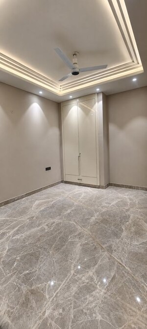 Room in 3 BHK Builder Floor at Chittaranjan Park – for Sale