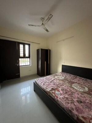 Room in 2 BHK Apartment at Sector 21 – for Rent