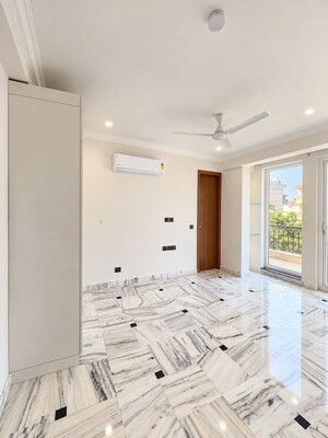 Room in 3 BHK Builder Floor at Sector 57 – for Rent