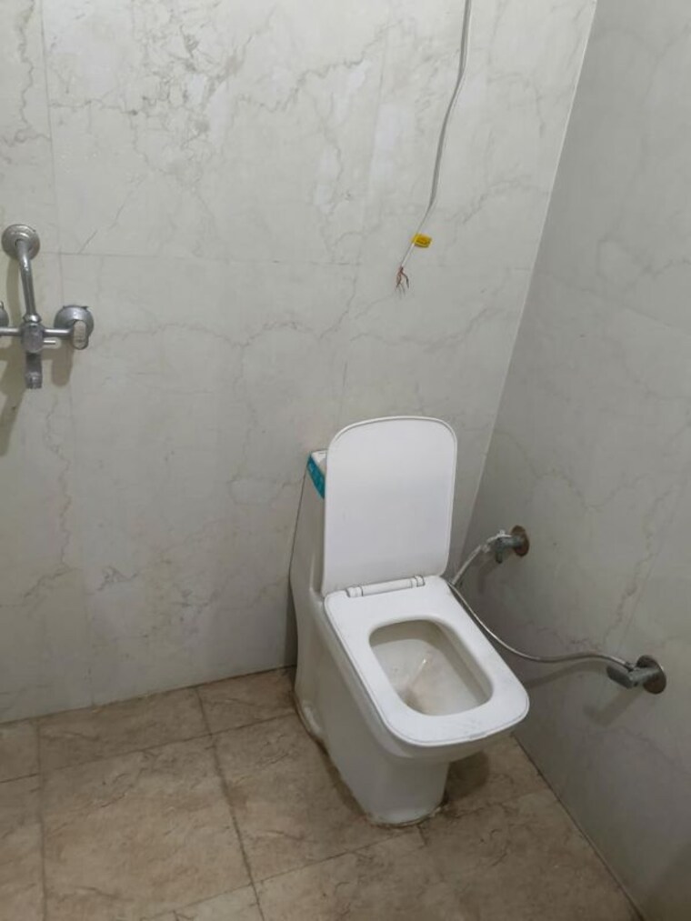 Bathroom, purvanchal-royal-city Studio 608 Sq.Ft. Apartment In Chi V Greater Noida Greater Noida 10738368