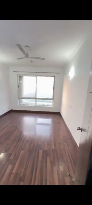 Room in 3 BHK Apartment at Jaypee Kalypso Court, Sector 128 – for Rent