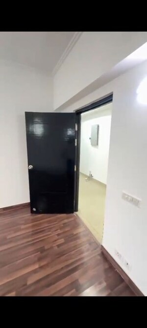 Room in 3 BHK Apartment at Jaypee Kalypso Court, Sector 128 – for Rent