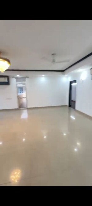 Room in 3 BHK Apartment at Jaypee Kalypso Court, Sector 128 – for Rent