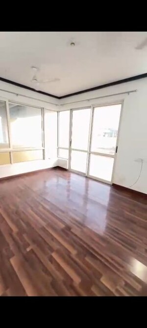 Room in 3 BHK Apartment at Jaypee Kalypso Court, Sector 128 – for Rent