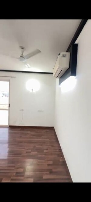 Room in 3 BHK Apartment at Jaypee Kalypso Court, Sector 128 – for Rent