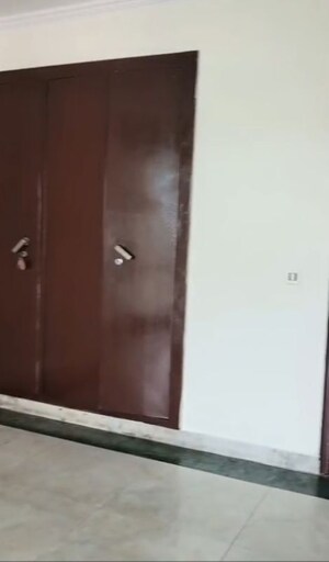 Furnished Amenities in 3 BHK Apartment at Sector 10 Dwarka – for Rent