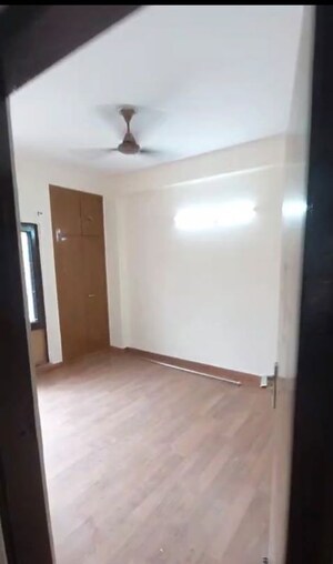 Room in 3 BHK Apartment at Sector 10 Dwarka – for Rent