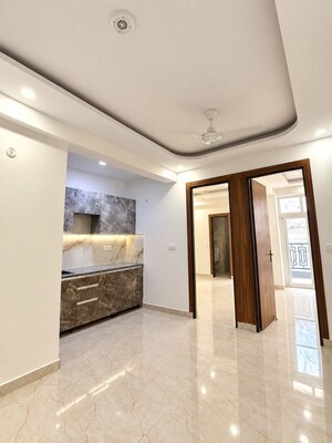 Room in 2.5 BHK Apartment at Aims Golf Green, Tech Zone 4 Greater Noida – for Sale