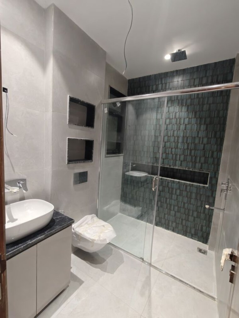 Bathroom, bptp-astaire-gardens 3 Bedroom 200 Sq.Yd. Apartment In Sector 70a Gurgaon 10738522