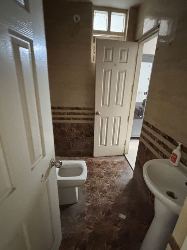 Bathroom, tdi-the-grand-retreat 3 Bedroom 180 Sq.Yd. Builder Floor In Sector 88 Faridabad 10738547