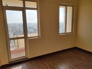 Room in 3 BHK Apartment at Jaypee Spa Court, Jaypee Greens – for Sale