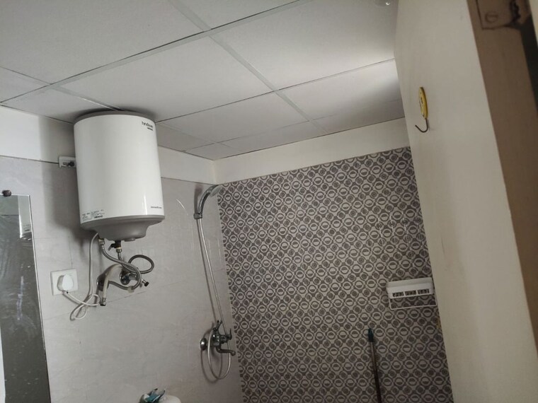 Bathroom, gaur-city-2-14th-avenue 1 Bedroom 530 Sq.Ft. Apartment In Sector 16c Greater Noida Greater Noida 10738592