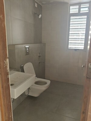 Bathroom in 5 BHK Apartment at Sugam Morya, Tollygunge – for Sale
