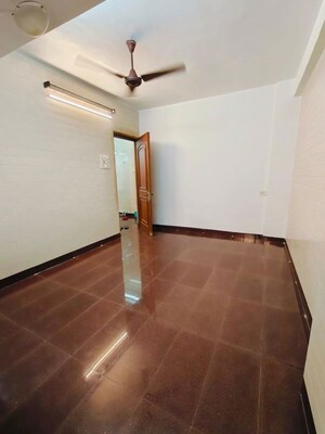 Room in 2 BHK Apartment at Andheri West – for Rent