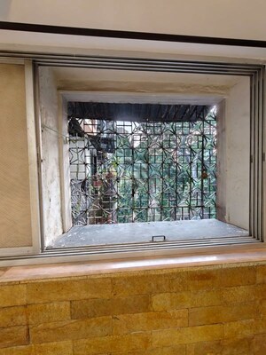 Room in 2 BHK Apartment at Andheri West – for Rent