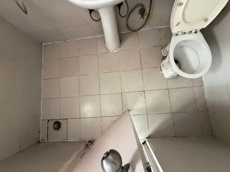 Bathroom, gaur-city-2-14th-avenue 2 Bedroom 855 Sq.Ft. Apartment In Sector 16c Greater Noida Greater Noida 10738668