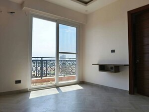 Room in 3 BHK Apartment at Anant Raj Ashok Estate, Sector 63a – for Rent