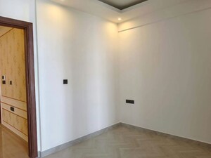 Room in 3 BHK Apartment at Anant Raj Ashok Estate, Sector 63a – for Rent