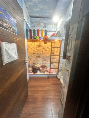 Parking in 1.5 BHK Apartment at Abhinav Nagar – for Rent