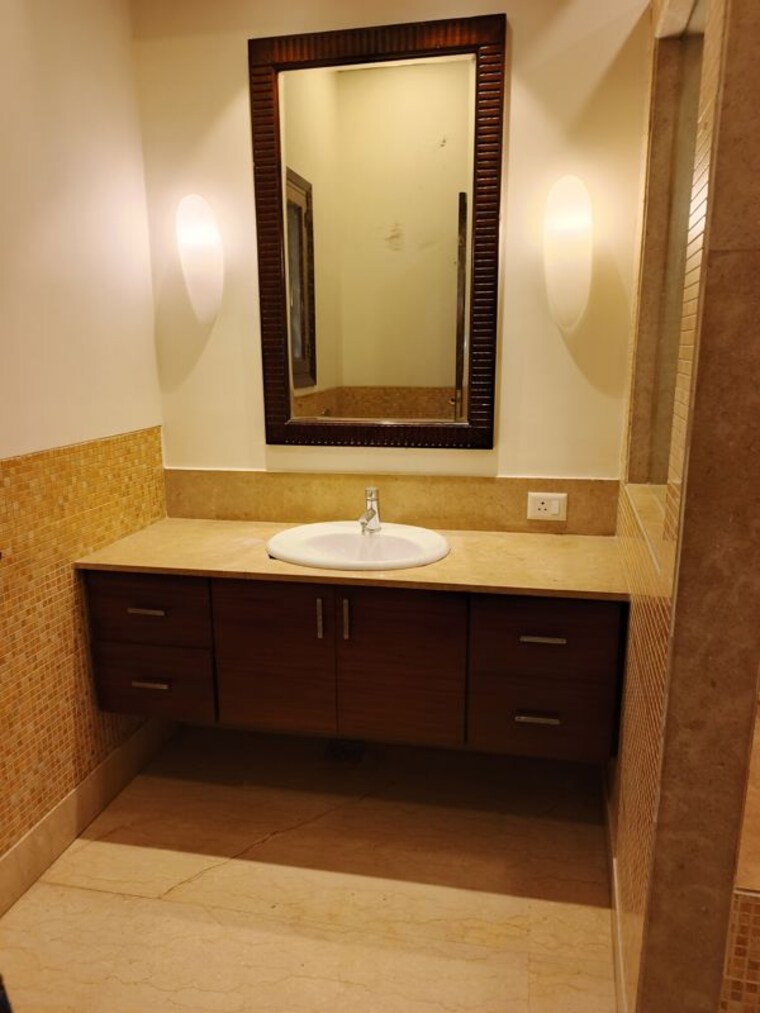 Bathroom, panchsheel park 5 Bedroom 4200 Sq.Ft. Builder Floor In Panchsheel Park Delhi 10738779