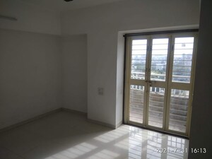 Room in 2 BHK Apartment at Geeta Gold Fusion, Kharadi – for Rent