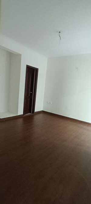 Room in 2.5 BHK Apartment at Saviour Park, Mohan Nagar – for Sale