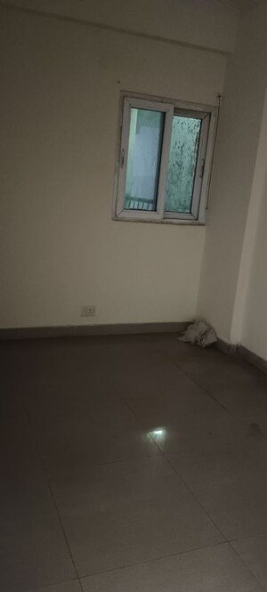 Room in 2.5 BHK Apartment at Saviour Park, Mohan Nagar – for Sale