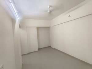 Room in 2 BHK Apartment at Ekta Parksville Brooklyn Park, Virar West – for Rent
