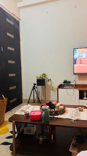 Team Area in 2 BHK Apartment at Gaur City 2 - 14th Avenue, Sector 16c Greater Noida – for Rent