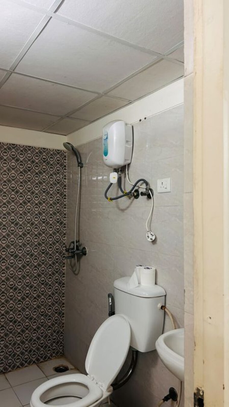 Bathroom, gaur-city-2-14th-avenue 2 Bedroom 955 Sq.Ft. Apartment In Sector 16c Greater Noida Greater Noida 10738999