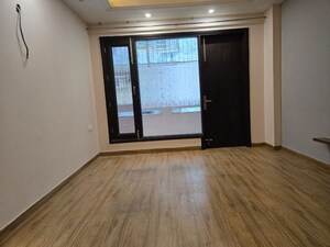 Room in 4 BHK Apartment at Imperia Esfera, Sector 37c – for Sale
