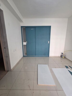 Room in 2 BHK Apartment at Godrej Emerald, Ghodbunder Road – for Rent