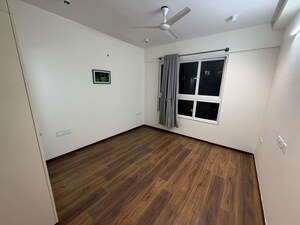 Room in 2 BHK Apartment at Godrej Aqua, International Airport Road – for Rent