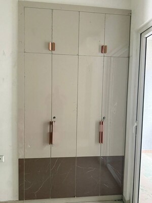 Bathroom in 3.5 BHK Apartment at Smart World Orchard, Sector 61 – for Rent