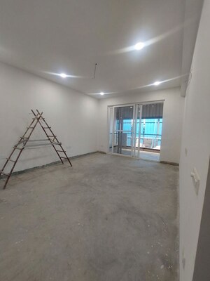 Room in 3.5 BHK Apartment at Amrapali Centurian Park, Tech Zone 4 Greater Noida – for Sale