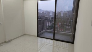 Room in 2 BHK Apartment at Mantra Montana Phase 1, Dhanori – for Rent