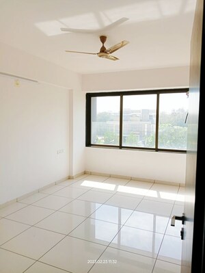 Room in 4 BHK Apartment at Ambli – for Rent