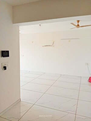 Room in 4 BHK Apartment at Ambli – for Rent