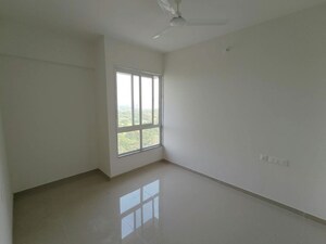 Room in 2 BHK Apartment at Puranik Rumah Bali, Ghodbunder Road – for Rent