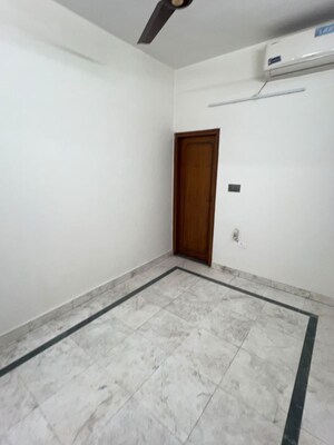 Room in 3 BHK Builder Floor at Naraina – for Rent