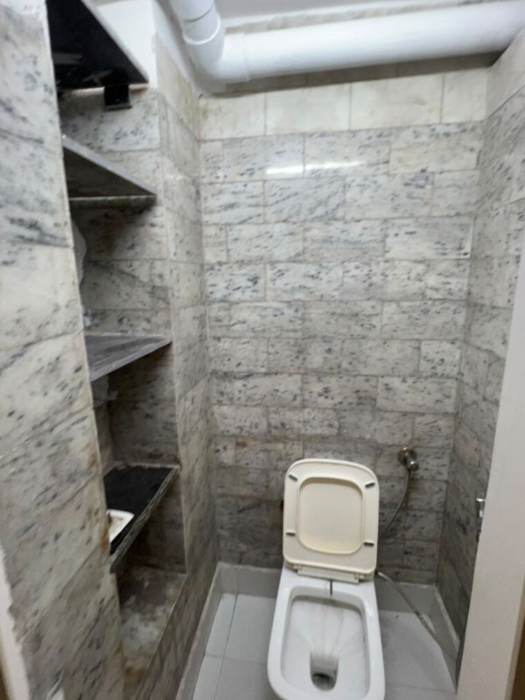 Bathroom, naraina 3 Bedroom 125 Sq.Yd. Builder Floor In Naraina Delhi 10739127