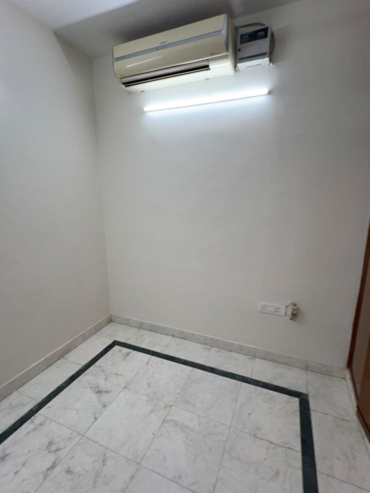 Room, naraina 3 Bedroom 125 Sq.Yd. Builder Floor In Naraina Delhi 10739127