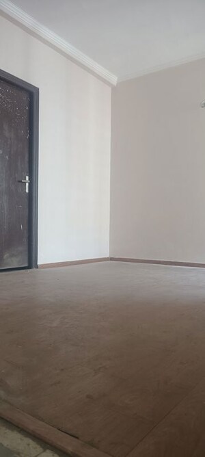 Room in 2 BHK Apartment at Amrapali Kingswood, Sector 4 Greater Noida – for Sale