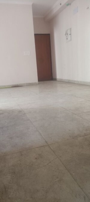Room in 2 BHK Apartment at Amrapali Kingswood, Sector 4 Greater Noida – for Sale