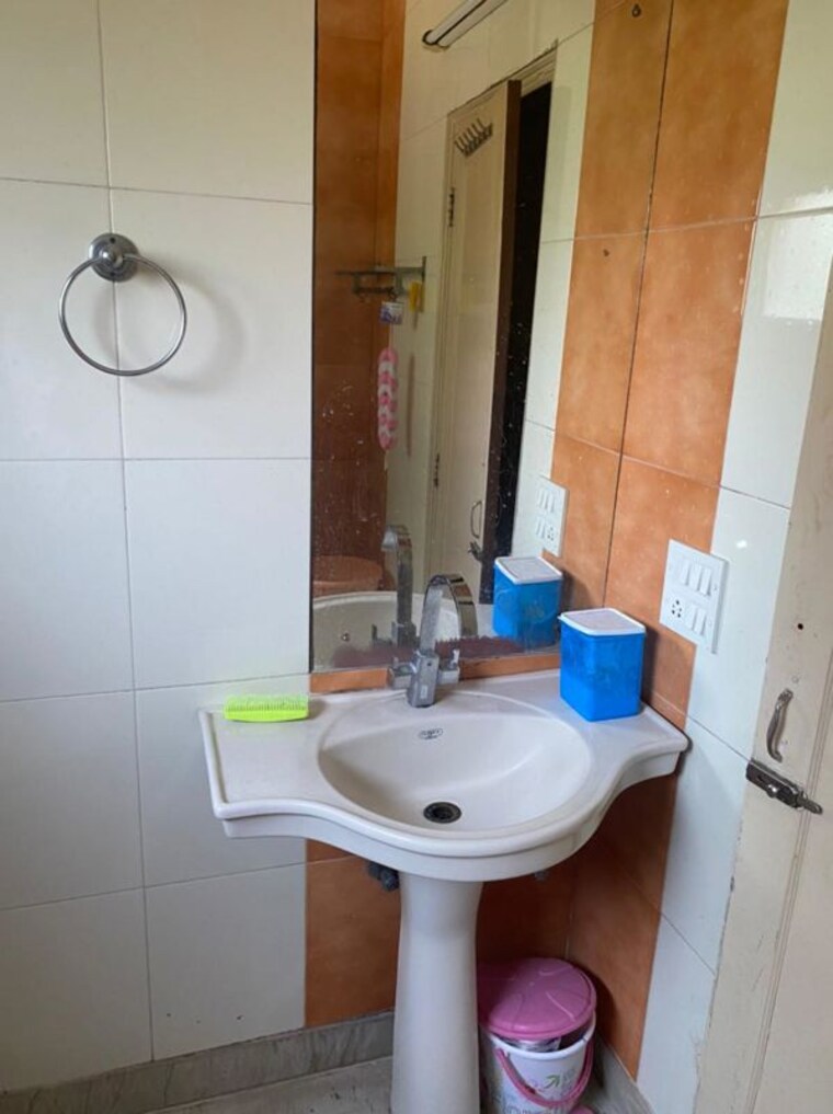 Bathroom, kalkaji 2 Bedroom 1050 Sq.Ft. Builder Floor In Kalkaji Delhi 10739110