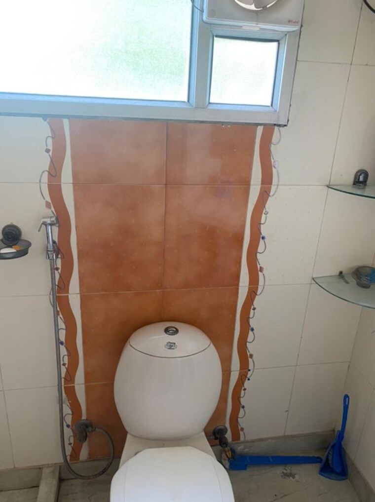 Bathroom, kalkaji 2 Bedroom 1050 Sq.Ft. Builder Floor In Kalkaji Delhi 10739110